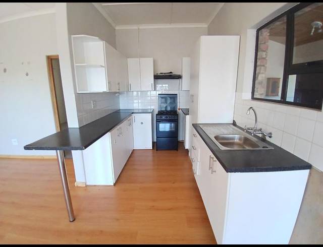 2 BEDROOM HOUSE FOR SALE IN STILBAAI-WES